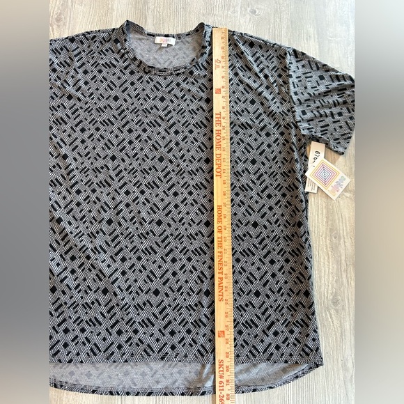 LuLaRoe Unisex Patrick T Shirt Simply Comfortable Gray & Black NWT New Size 3XL. - Picture 6 of 8